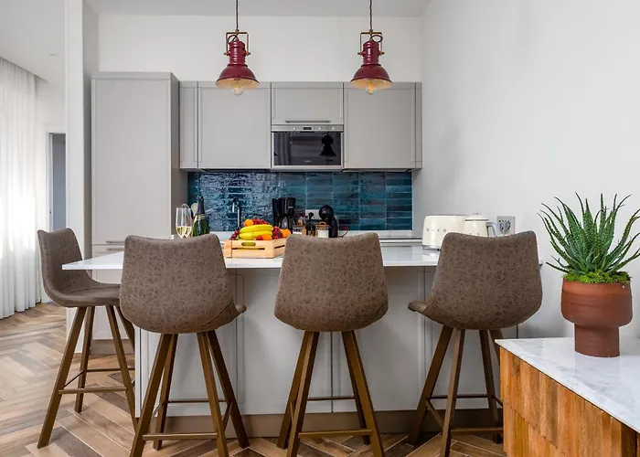 Futura Funky House - De Vivo Realty